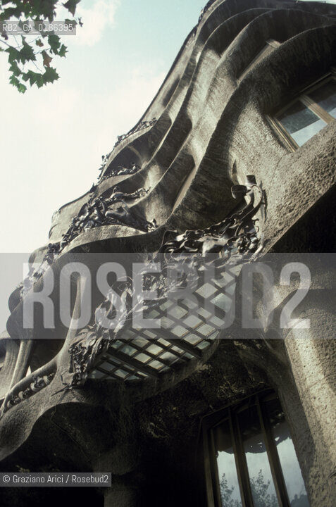 ( SPAGNA  ) CATALOGNA BARCELLONA :  LA CASA PEDRERA DI ANTONIO GAUDI   © 1990 Graziano Arici/Rosebud2 / GEO ARCHITETTURA MODERNA
