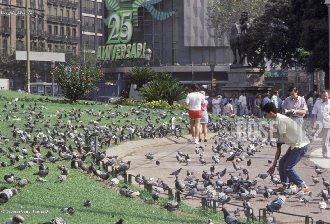 ( SPAGNA  ) CATALOGNA BARCELLONA : PLAZA DE CATALUNA   © 1990 Graziano Arici/Rosebud2 / GEO COLOMBO PICCIONE