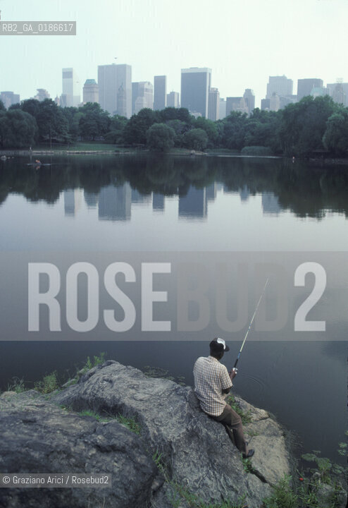 ( STATI UNITI DAMERICA - USA  ) NEW YORK CITY :CENTRAL PARK  - © 1986 Graziano Arici/Rosebud2 / GEO / PARCO / GIARDINO / PESCA