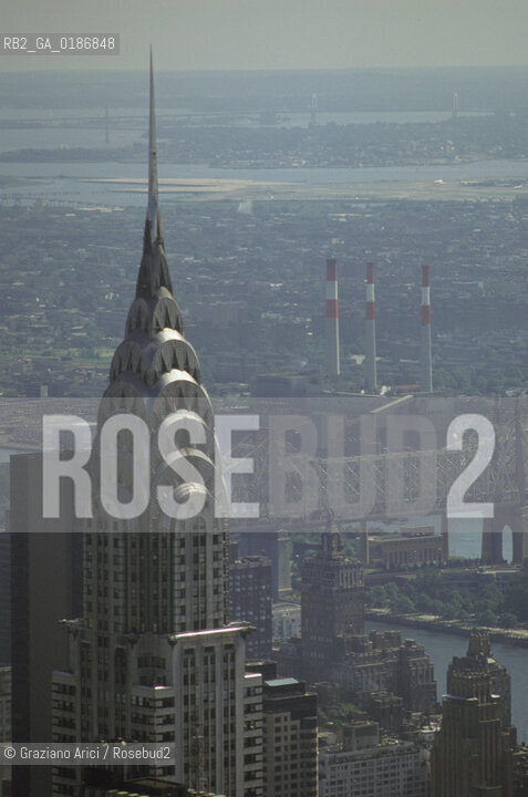 ( STATI UNITI DAMERICA - USA  ) NEW YORK CITY : LA CITTA VISTA DA UN GRATTACIELO   - © 1986 Graziano Arici/Rosebud2 / GEO / IL CHRYSLER BUILDING