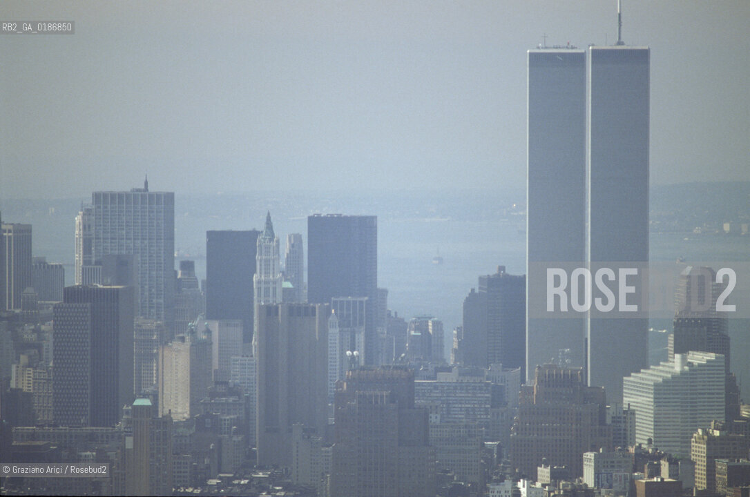 ( STATI UNITI DAMERICA - USA  ) NEW YORK CITY : LA CITTA VISTA DA UN GRATTACIELO   - © 1986 Graziano Arici/Rosebud2 / GEO / IL WORD TRADE CENTER