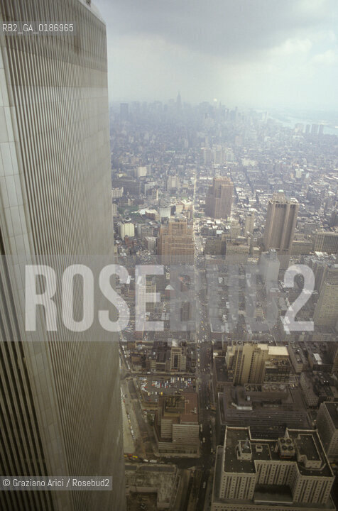 ( STATI UNITI DAMERICA - USA  ) NEW YORK CITY : LA CITTA VISTA DAL GRATTACIELO WORD TRADE CENTER  - © 1986 Graziano Arici/Rosebud2 / GEO