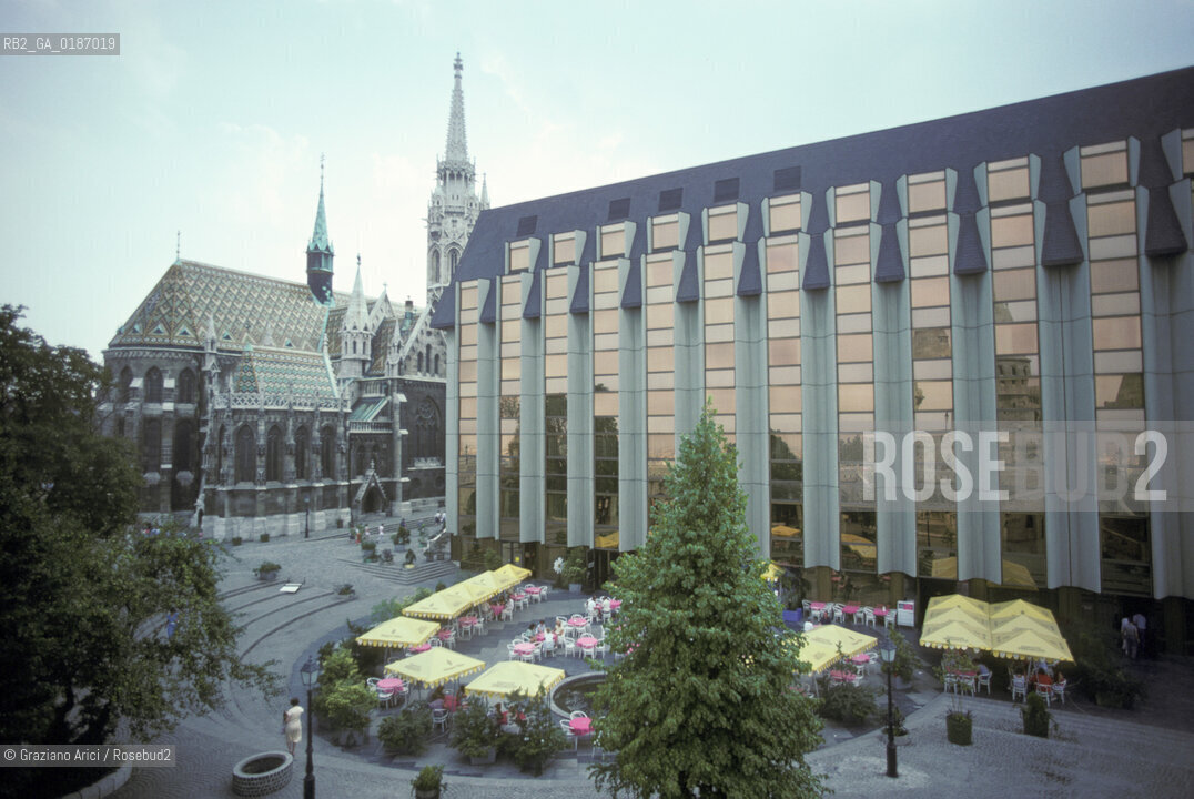 ( UNGHERIA  ) BUDAPEST : LA CHIESA DI MATIA MATYAS-TEMPLOM E LHOTEL HILTON   © 2000 Graziano Arici/Rosebud2 / GEO