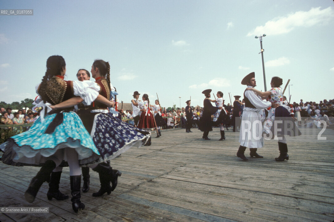 ( UNGHERIA  ) LA PUSZTA DI HORTOBAGY   BALLI FOLKLORISTICI © 2000 Graziano Arici/Rosebud2 / GEO