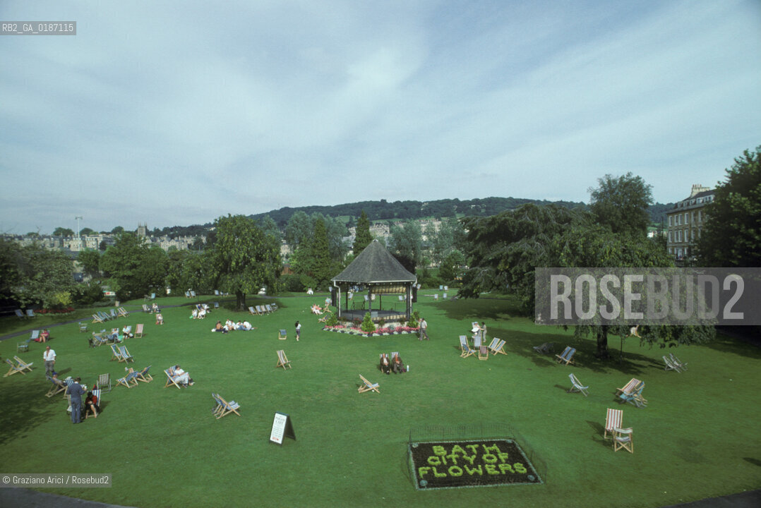( GRAN BRETAGNA  ) BATH : IL GIARDINO PUBBLICO   © 1990 Graziano Arici/Rosebud2 / GEO / AVON