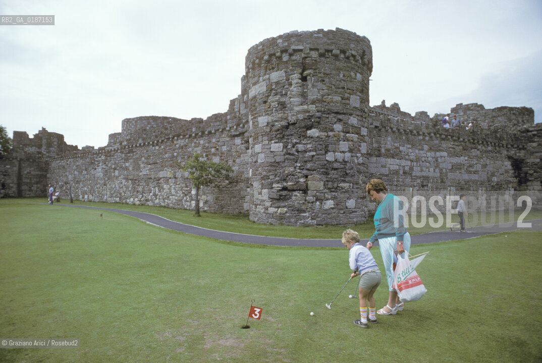 ( GRAN BRETAGNA  ) ISOLA DI ANGLESEY  : CASTELLO DI BEAUMARIS   © 1990 Graziano Arici/Rosebud2 / GEO / GALLES GOLF