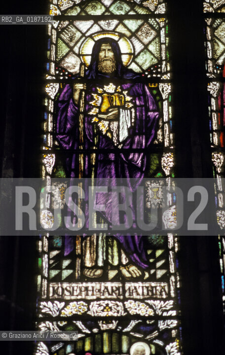 ( GRAN BRETAGNA  )  GLASTONBURY : CATTEDRALE VETRATA SULLA STORIA DEL GRAAL GIUSEPPE DARIMATEA  © 1990 Graziano Arici/Rosebud2 / GEO / SOMERSET / COPPA DEL SANTO GRAAL / RE ARTU / TAVOLA ROTONDA / CAMELOT / GINEVRA