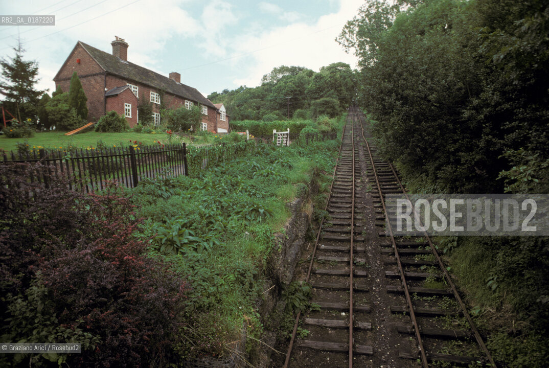 ( GRAN BRETAGNA  )  IRONBRIDGE  : ANTICHI FORNI SUL FIUME SEVERN  © 1990 Graziano Arici/Rosebud2 / GEO / SHROPSHIRE /  ARCHEOLOGIA INDUSTRALE BINARI