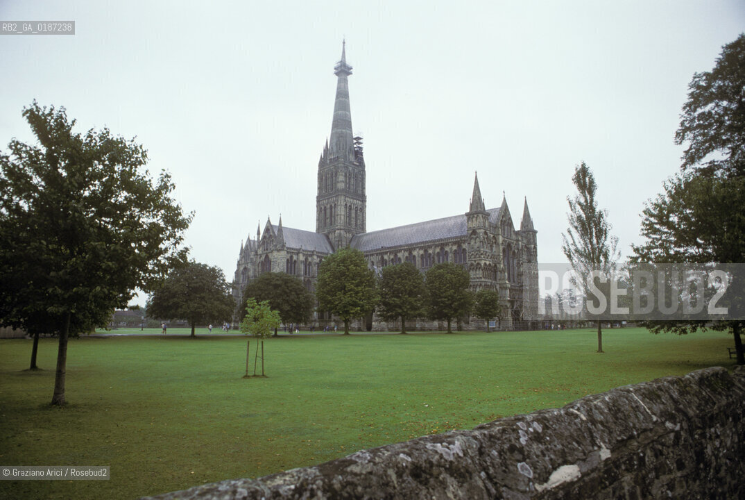 ( GRAN BRETAGNA  )  SALISBURY  : LA CATTEDRALE  © 1990 Graziano Arici/Rosebud2 / GEO / WILTSHIRE
