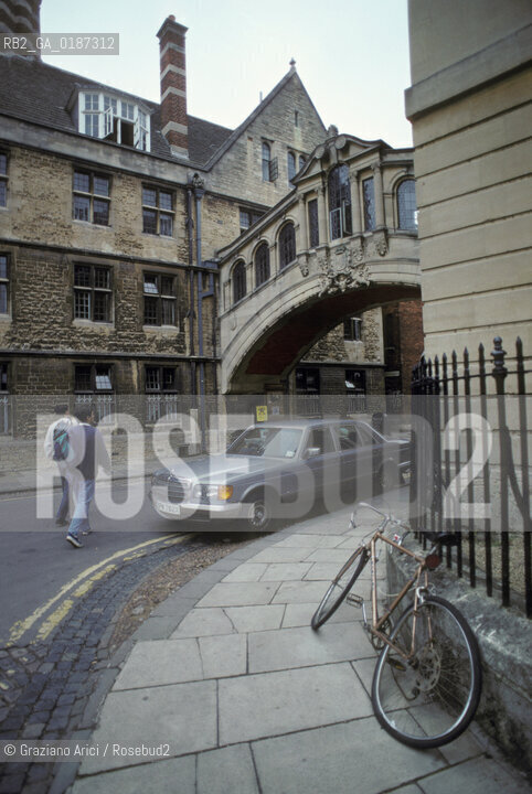 ( GRAN BRETAGNA  )  OXFORD  :  IL  PONTE DI RIALTO  DEL EHRTFORD  COLLEGE    © 1990 Graziano Arici/Rosebud2 / GEO / UNIVERSITA