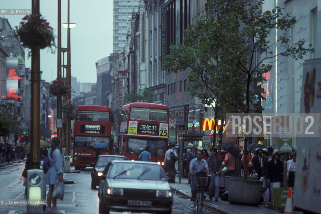 ( GRAN BRETAGNA  )  LONDRA  : OXFORD STREET  © 1990 Graziano Arici/Rosebud2 / GEO