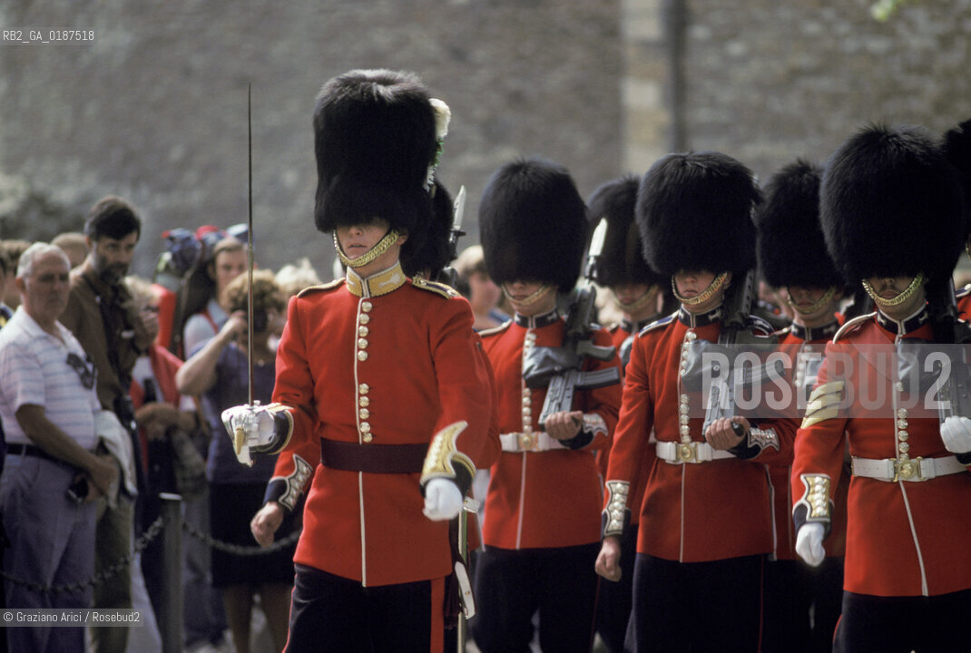 ( GRAN BRETAGNA  )  LONDRA  : LA TORRE DI LONDRA  © 1990 Graziano Arici/Rosebud2 / GEO SFILATA DELLA GUARDIA SOLDATO.