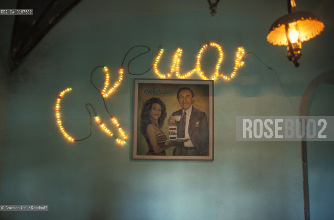 ( ALBANIA  ) SCUTARI :DECORAZIONE DI BAR   PIPPO BAUDO © 2002 Graziano Arici/Rosebud2 / GEO