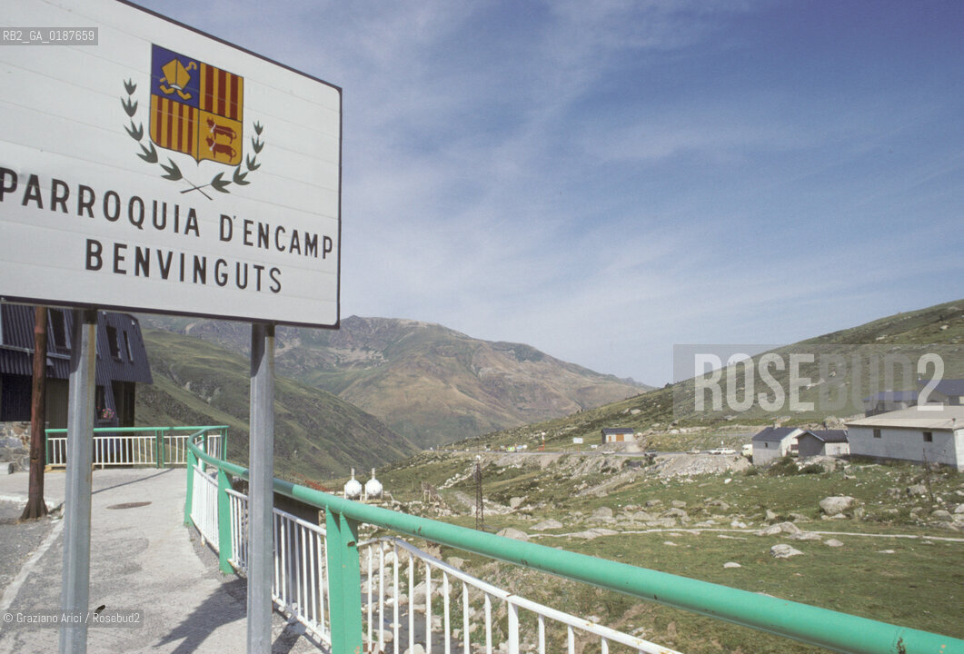 (  ANDORRA  ) ANDORRA : POSTO DI FRONTIERA CON LA FRANCIA  © 2002 Graziano Arici/Rosebud2 / GEO PIRENEI