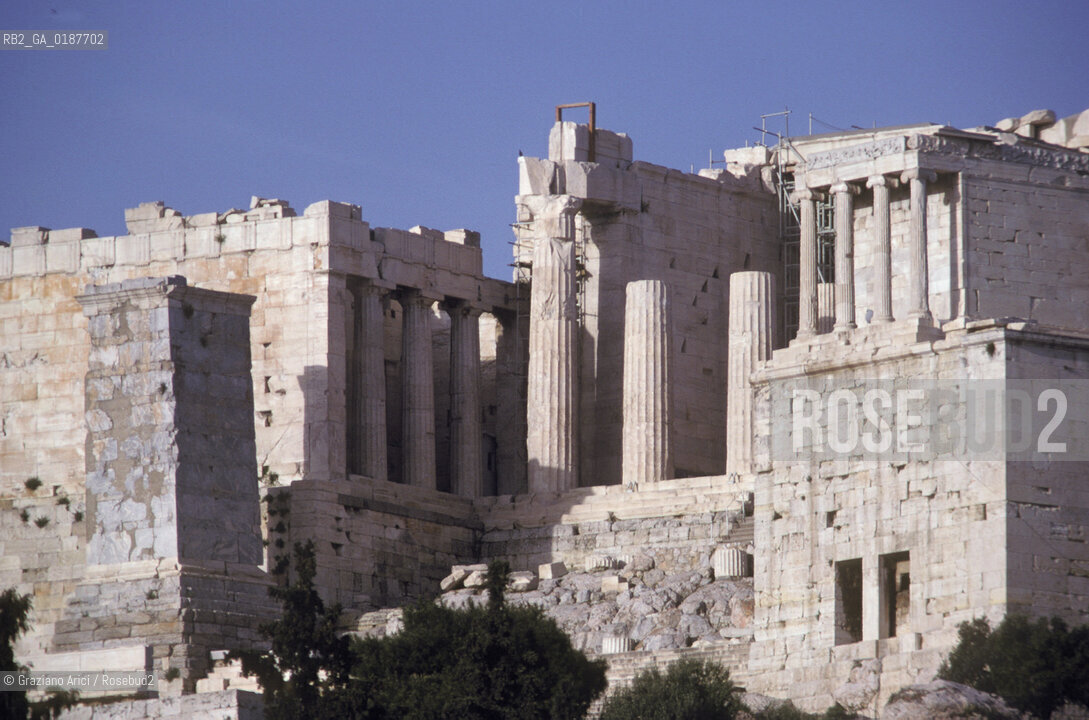 ( GRECIA  ) ATENE : ACROPOLI PROPILEI E TEMPIO DI ATENA NIKE  - © 1990 Graziano Arici/Rosebud2 / GEO / TEMPIO