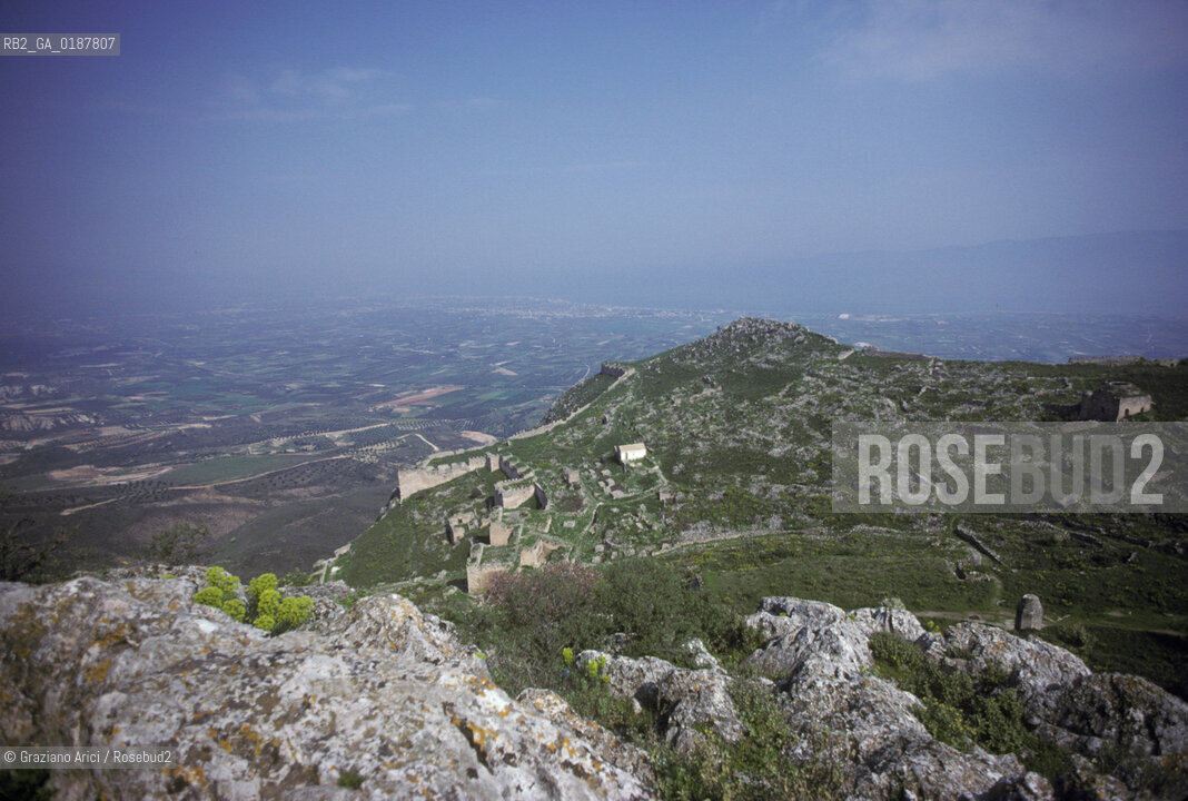 ( GRECIA  ) CORINTO : FORTEZZA VENEZIANA DI ACROCORINTO  - © 1990 Graziano Arici/Rosebud2 / GEO / PELOPPONESO / TEMPIO DI AFRODITE