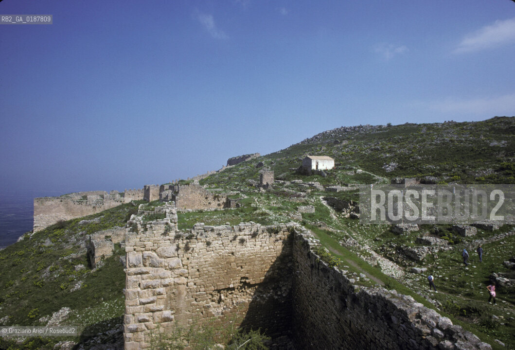 ( GRECIA  ) CORINTO : FORTEZZA VENEZIANA DI ACROCORINTO  - © 1990 Graziano Arici/Rosebud2 / GEO / PELOPPONESO / TEMPIO DI AFRODITE