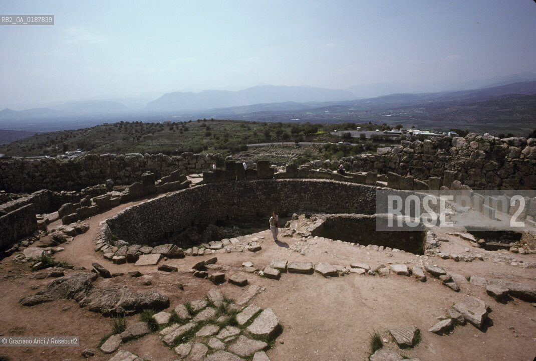 ( GRECIA  ) MICENE : ACROPOLI  - © 1990 Graziano Arici/Rosebud2 / GEO / PELOPPONESO / ARGOLIDE / TOMBE E CERCHIO REALE