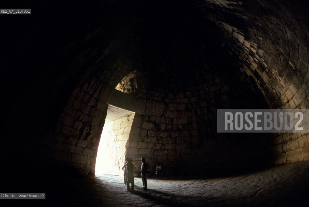 ( GRECIA  ) MICENE : TOMBA MICENEA  TESORO DATREO - © 1990 Graziano Arici/Rosebud2 / GEO / PELOPPONESO / ARGOLIDE / MEGALITICA