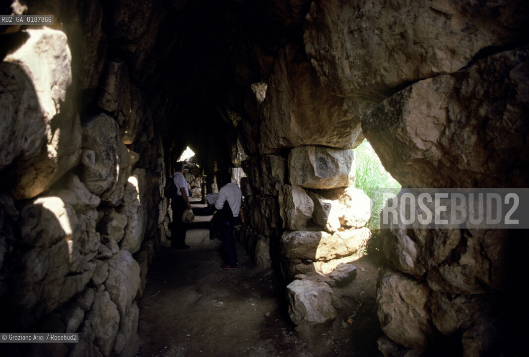 ( GRECIA  ) TIRINTO : ACROPOLI  - © 1990 Graziano Arici/Rosebud2 / GEO / PELOPPONESO / ARGOLIDE / MURA CICLOPICHE