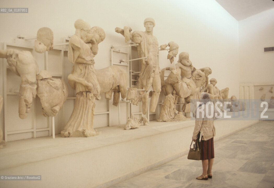 ( GRECIA  ) OLIMPIA : MUSEO DI OLIMPIA - IL FRONTONE OVEST DEL TEMPIO DI ZEUS  © 1990 Graziano Arici/Rosebud2 / GEO / PELOPPONESO / ELIDE