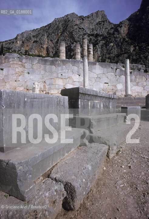 ( GRECIA  ) DELFI : ROVINE DEL TEMPIO DI APOLLO  © 1990 Graziano Arici/Rosebud2 / GEO / FOCIDE / ORACOLO