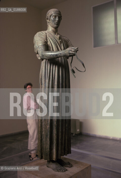 ( GRECIA  ) DELFI : MUSEO ARCHEOLOGICO - STATUA DELLAURIGA DI DELFI  © 1990 Graziano Arici/Rosebud2 / GEO / FOCIDE