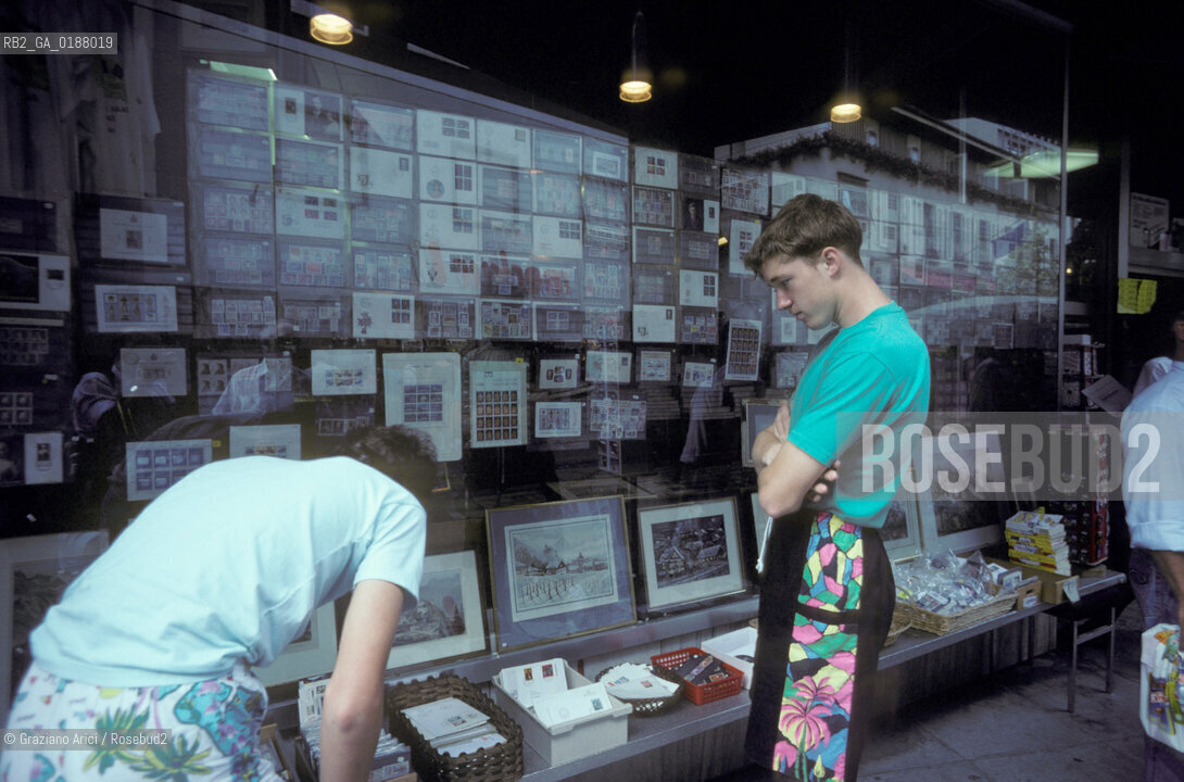 ( PRINCIPATO DEL LIECHTENSTEIN  ) VADUZ : NEGOZIO DI FILATELIA  © 2002 Graziano Arici/Rosebud2 / GEO