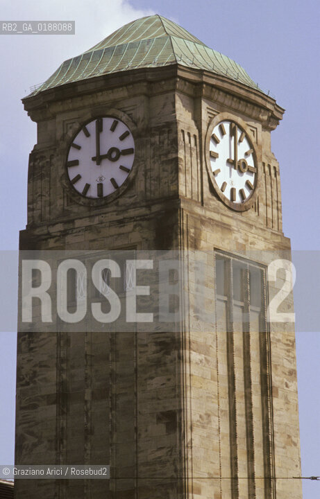 ( SVIZZERA CONFEDERAZIONE ELVETICA  ) BASILEA : LA STAZIONE BADISCHER BAHNHOF  © 1995 Graziano Arici/Rosebud2 / GEO ARCHITETTURA MODERNA