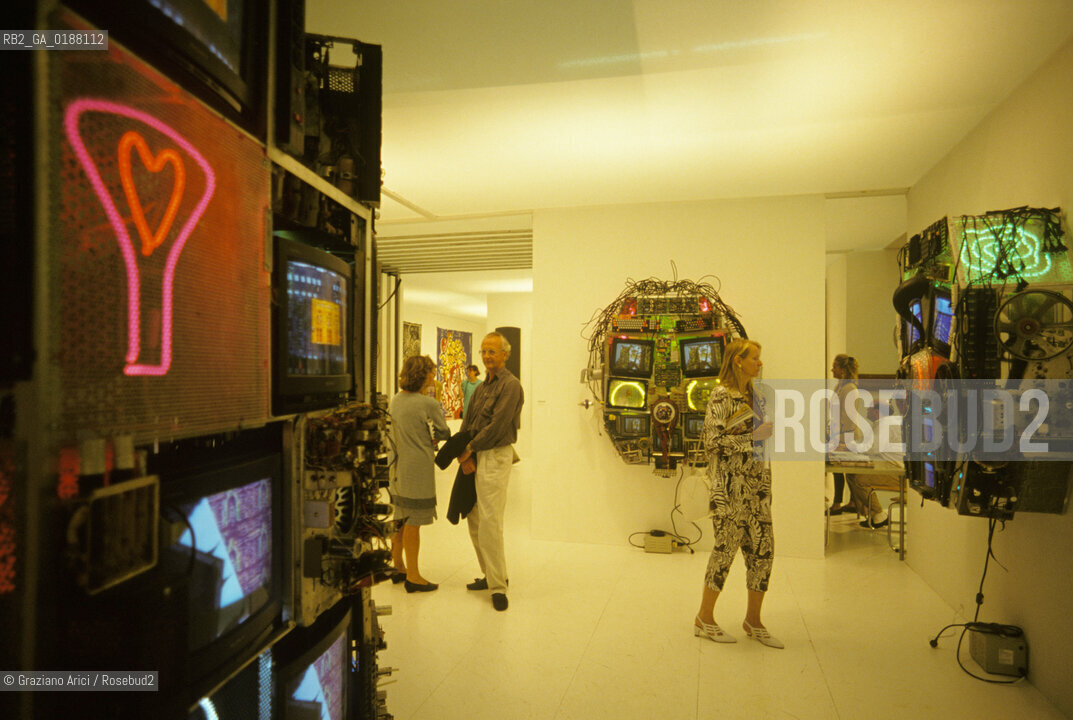 ( SVIZZERA CONFEDERAZIONE ELVETICA  ) BASILEA : LA FIERA DARTE MODERNA E CONTEMPORANEA ART BASEL  © 1995 Graziano Arici/Rosebud2 / GEO