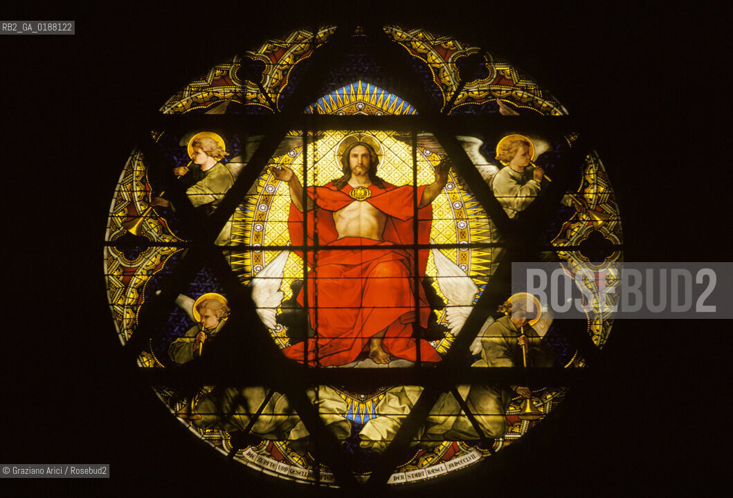 ( SVIZZERA CONFEDERAZIONE ELVETICA  ) BASILEA : LA CATTEDRALE MUNSTER  © 1995 Graziano Arici/Rosebud2 / GEO VETRATA STELLA DI DAVIDE EBREI