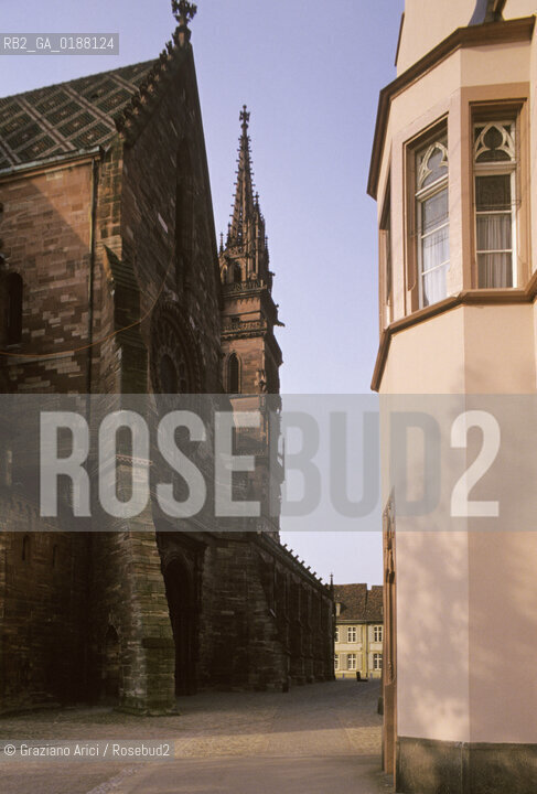 ( SVIZZERA CONFEDERAZIONE ELVETICA  ) BASILEA : LA CATTEDRALE MUNSTER  © 1995 Graziano Arici/Rosebud2 / GEO