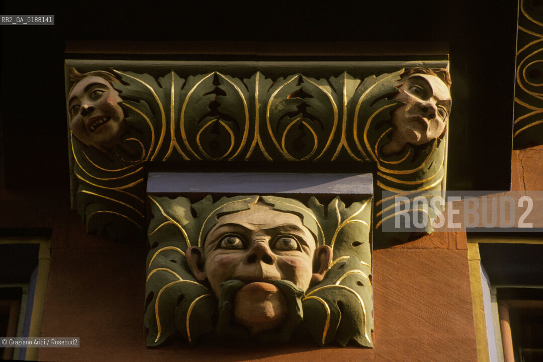 ( SVIZZERA CONFEDERAZIONE ELVETICA  ) BASILEA : IL MUNICIPIO RATHAUS  © 1995 Graziano Arici/Rosebud2 / GEO ROSSO MASCHERONE