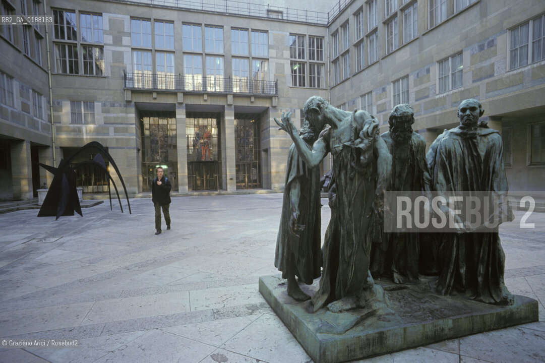 ( SVIZZERA CONFEDERAZIONE ELVETICA  ) BASILEA :IL KUNSTMUSEUM STATUA DI RODIN   © 1995 Graziano Arici/Rosebud2 / GEO / MUSEO /