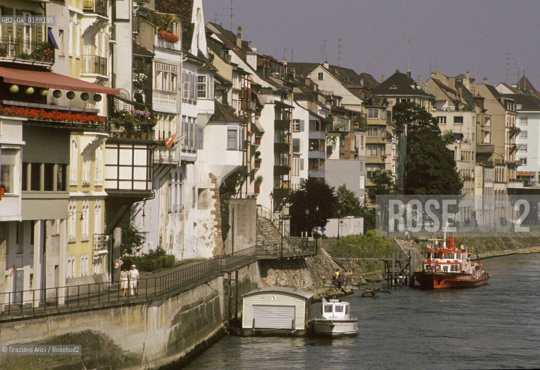 ( SVIZZERA CONFEDERAZIONE ELVETICA  ) BASILEA :  CASE SUL RENO DEL CENTRO STORICO   © 1995 Graziano Arici/Rosebud2 / GEO