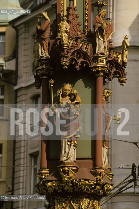 ( SVIZZERA CONFEDERAZIONE ELVETICA  ) BASILEA :  SCULTURA  © 1995 Graziano Arici/Rosebud2 / GEO