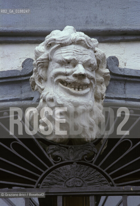 ( SVIZZERA CONFEDERAZIONE ELVETICA  ) BASILEA :  CASE DEL CENTRO STORICO  BLAUES HAUS  © 1995 Graziano Arici/Rosebud2 / GEO BLU MASCHERONE