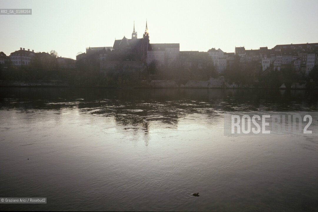( SVIZZERA CONFEDERAZIONE ELVETICA  ) BASILEA : IL FIUME RENO  © 1995 Graziano Arici/Rosebud2 / GEO