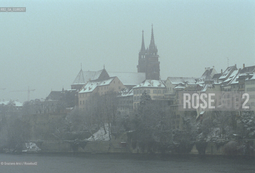 ( SVIZZERA CONFEDERAZIONE ELVETICA  ) BASILEA : IL FIUME RENO E LA CITTA SOTTO LA NEVE   © 1995 Graziano Arici/Rosebud2 / GEO