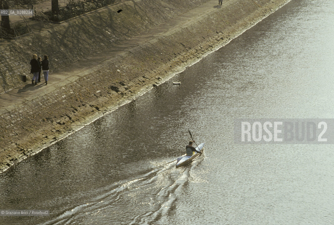 ( SVIZZERA CONFEDERAZIONE ELVETICA  ) BASILEA : IL FIUME RENO    © 1995 Graziano Arici/Rosebud2 / GEO BARCA CANOA