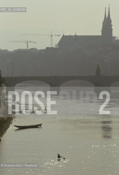 ( SVIZZERA CONFEDERAZIONE ELVETICA  ) BASILEA : IL FIUME RENO    © 1995 Graziano Arici/Rosebud2 / GEO