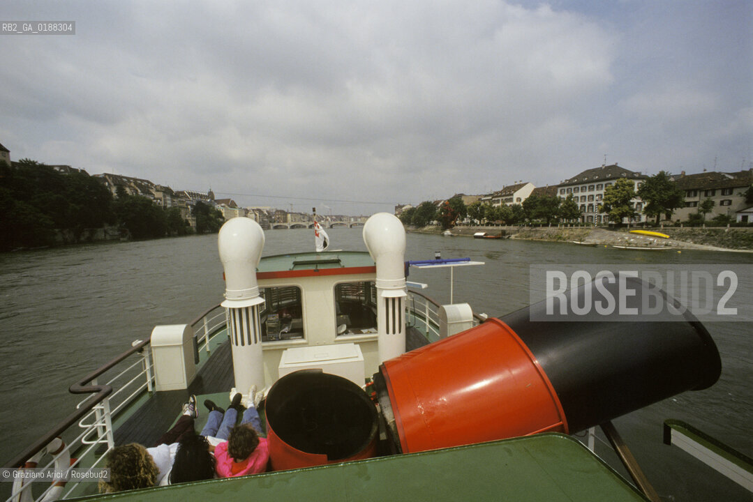 ( SVIZZERA CONFEDERAZIONE ELVETICA  ) BASILEA : BATTELLO SUL FIUME RENO    © 1995 Graziano Arici/Rosebud2 / GEO