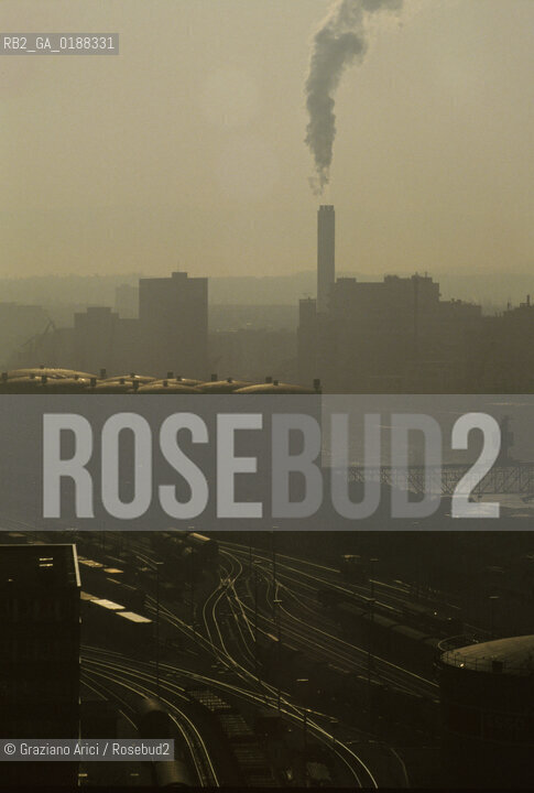 ( SVIZZERA CONFEDERAZIONE ELVETICA  ) BASILEA : INDUSTRIE CHIMICHE SUL FIUME RENO    © 1995 Graziano Arici/Rosebud2 / GEO