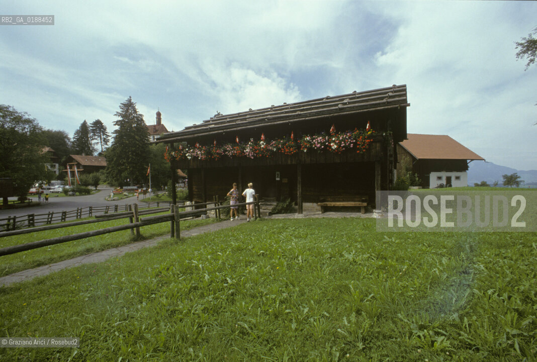 ( SVIZZERA CONFEDERAZIONE ELVETICA  ) CANTONE DI OBWALDEN  FLUELI-RAFT : CASA DI S.NICOLAO ( BRUDER KLAUS ) LA CASA IN LEGNO PIU ANTICA DELLA SVIZZERA ( 1467 )   © 1995 Graziano Arici/Rosebud2 / GEO
