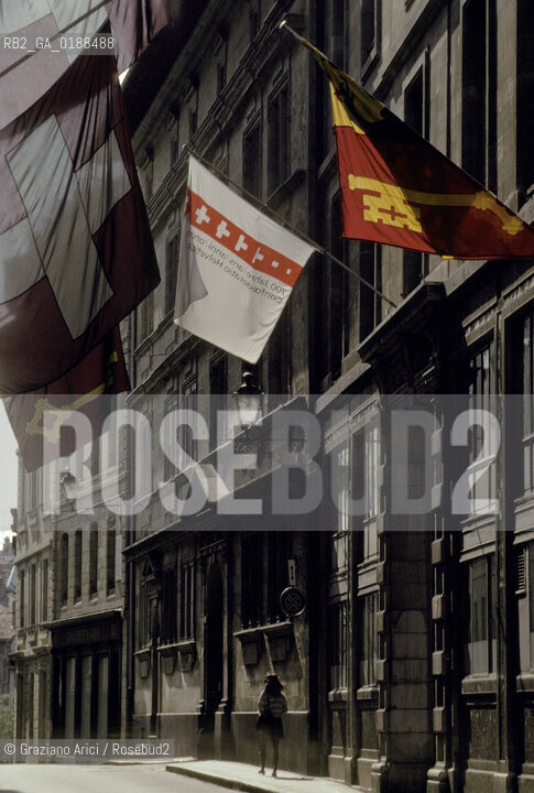 ( SVIZZERA CONFEDERAZIONE ELVETICA  ) CANTONE DI GINEVRA  GINEVRA : UNA VIA DEL CENTRO  © 1995 Graziano Arici/Rosebud2 / GEO