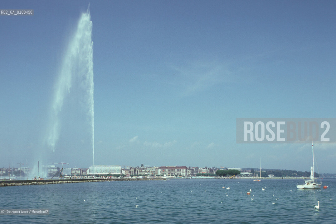 ( SVIZZERA CONFEDERAZIONE ELVETICA  ) CANTONE DI GINEVRA  GINEVRA : IL LAGO E IL JET DEAU   © 1995 Graziano Arici/Rosebud2 / GEO FONTANA