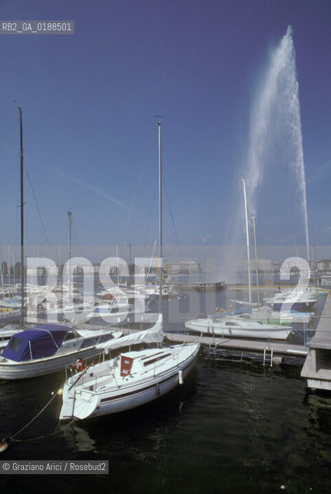 ( SVIZZERA CONFEDERAZIONE ELVETICA  ) CANTONE DI GINEVRA  GINEVRA : IL LAGO E IL JET DEAU   © 1995 Graziano Arici/Rosebud2 / GEO FONTANA