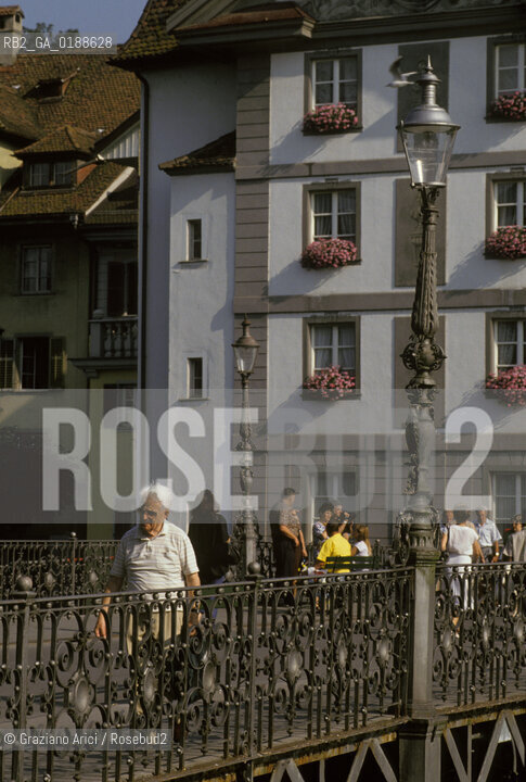 ( SVIZZERA CONFEDERAZIONE ELVETICA  ) CANTONE DI LUCERNA LUCERNA : IL PONTE SUL FIUME REUSS   © 1995 Graziano Arici/Rosebud2 / GEO