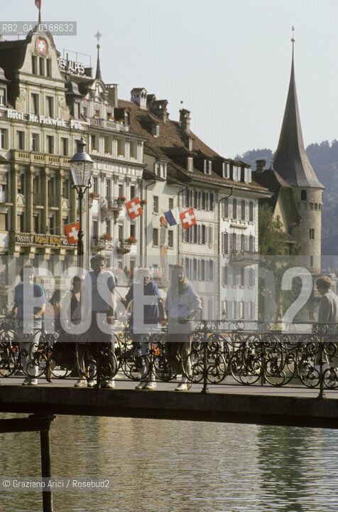 ( SVIZZERA CONFEDERAZIONE ELVETICA  ) CANTONE DI LUCERNA LUCERNA : PONTE SUL FIUME REUSS   © 1995 Graziano Arici/Rosebud2 / GEO