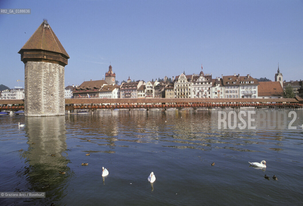 ( SVIZZERA CONFEDERAZIONE ELVETICA  ) CANTONE DI LUCERNA LUCERNA : IL KAPELLBRUCKE   © 1995 Graziano Arici/Rosebud2 / GEO
